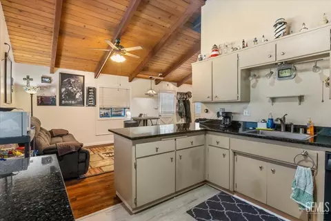 Kitchen - 30020 Caddy Ln, Tehachapi, CA 93561 photo 2 of 5