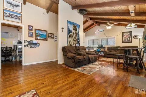 Entry Way - 30020 Caddy Ln, Tehachapi, CA 93561 photo 1 of 3