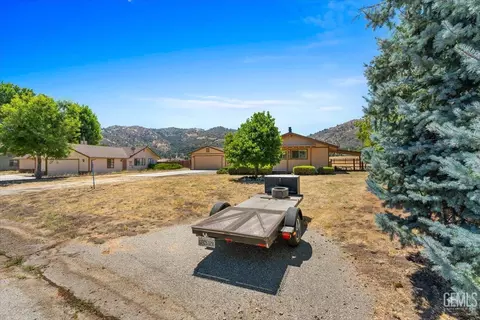 Exterior - 30020 Caddy Ln, Tehachapi, CA 93561 photo 2 of 7