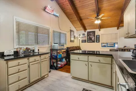 Kitchen - 30020 Caddy Ln, Tehachapi, CA 93561 photo 4 of 5