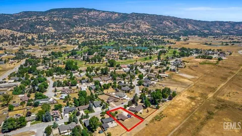 View/Area - 30020 Caddy Ln, Tehachapi, CA 93561 photo 10 of 11