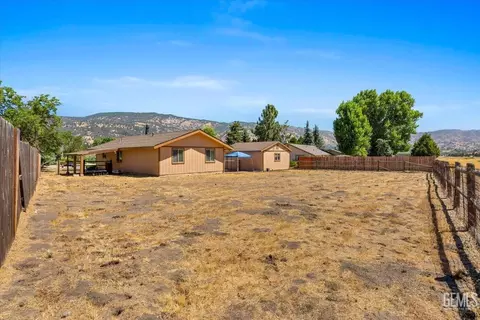 Exterior - 30020 Caddy Ln, Tehachapi, CA 93561 photo 6 of 7