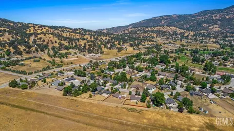 View/Area - 30020 Caddy Ln, Tehachapi, CA 93561 photo 4 of 11