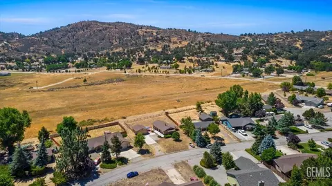 View/Area - 30020 Caddy Ln, Tehachapi, CA 93561 photo 3 of 11