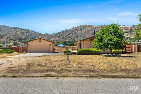 Exterior - 30020 Caddy Ln, Tehachapi, CA 93561 photo 3 of 7
