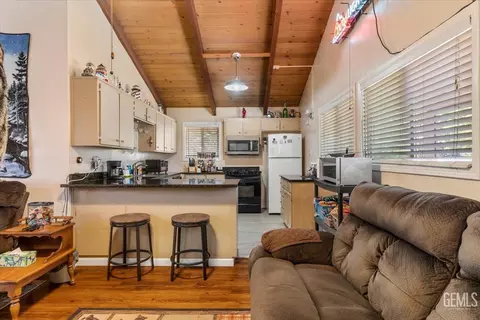 Kitchen - 30020 Caddy Ln, Tehachapi, CA 93561 photo 5 of 5