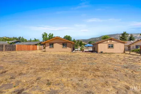 Exterior - 30020 Caddy Ln, Tehachapi, CA 93561 photo 5 of 7