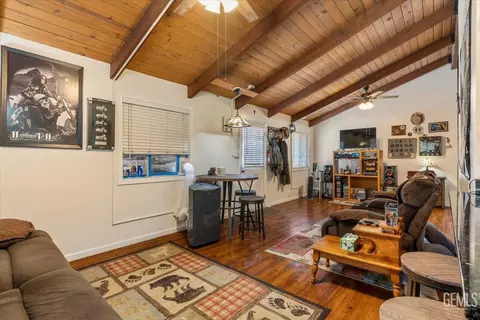 Living - 30020 Caddy Ln, Tehachapi, CA 93561 photo 1 of 2