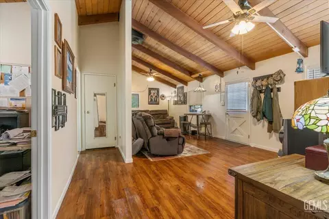 Entry Way - 30020 Caddy Ln, Tehachapi, CA 93561 photo 2 of 3