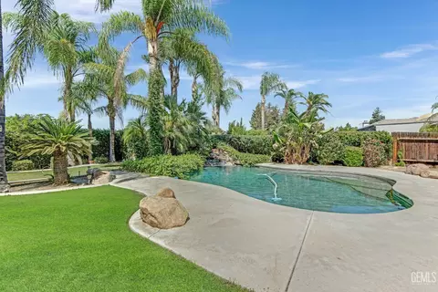Exterior - 705 Faversham Way, Bakersfield, CA 93311 photo 11 of 12