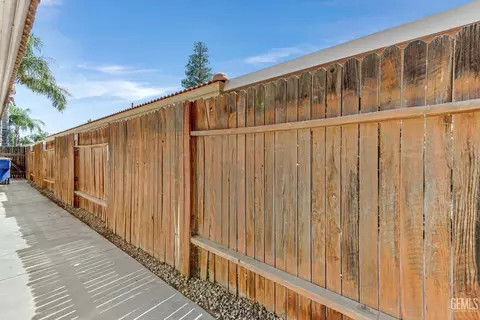 Exterior - 705 Faversham Way, Bakersfield, CA 93311 photo 7 of 12