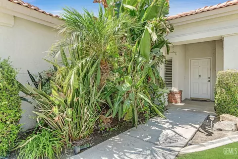 Exterior - 705 Faversham Way, Bakersfield, CA 93311 photo 6 of 12