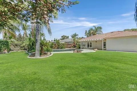 Exterior - 705 Faversham Way, Bakersfield, CA 93311 photo 9 of 12