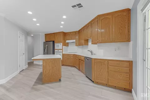 Kitchen - 705 Faversham Way, Bakersfield, CA 93311 photo 2 of 3