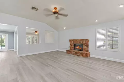 Living - 705 Faversham Way, Bakersfield, CA 93311 photo 2 of 8