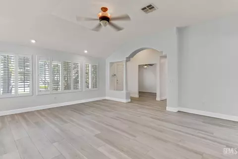 Living - 705 Faversham Way, Bakersfield, CA 93311 photo 3 of 8