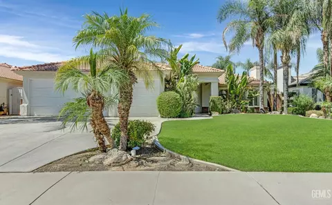 Exterior - 705 Faversham Way, Bakersfield, CA 93311 photo 3 of 12