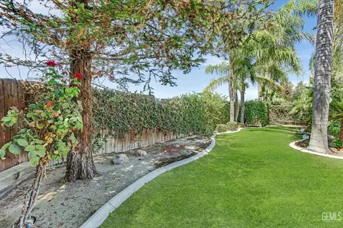 Exterior - 705 Faversham Way, Bakersfield, CA 93311 photo 10 of 12