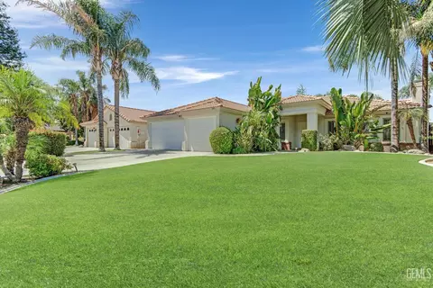 Exterior - 705 Faversham Way, Bakersfield, CA 93311 photo 4 of 12