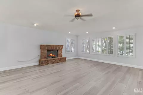 Living - 705 Faversham Way, Bakersfield, CA 93311 photo 4 of 8