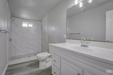 Bath - 329 W 3rd St, Buttonwillow, CA 93206 photo 1 of 1
