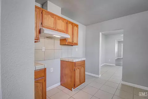 Entry Way - 329 W 3rd St, Buttonwillow, CA 93206 photo 4 of 4