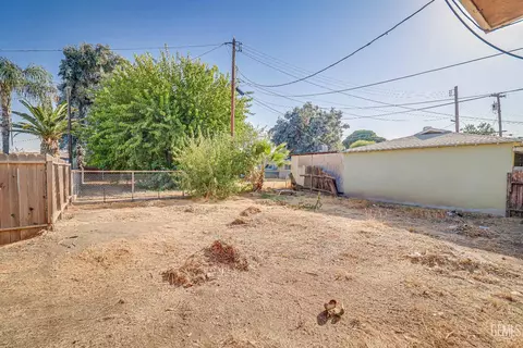 Exterior - 329 W 3rd St, Buttonwillow, CA 93206 photo 4 of 4
