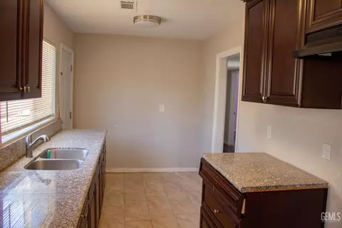 3 Cypress Ln, Taft, CA 93268 photo 4