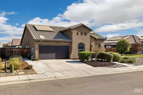 9512 Red Pine Dr, Shafter, CA 93263 photo 2