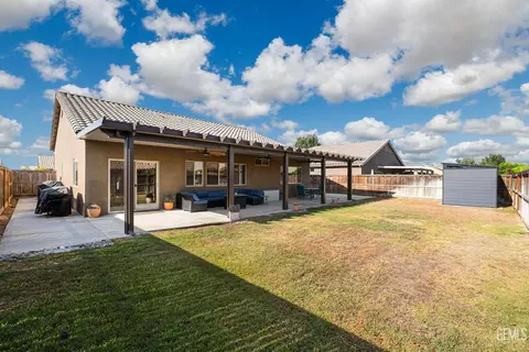 9512 Red Pine Dr, Shafter, CA 93263 photo 41