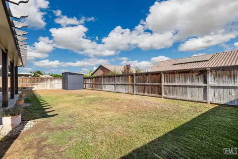 9512 Red Pine Dr, Shafter, CA 93263 photo 40