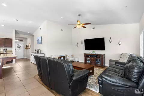9512 Red Pine Dr, Shafter, CA 93263 photo 15
