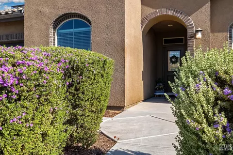 9512 Red Pine Dr, Shafter, CA 93263 photo 5