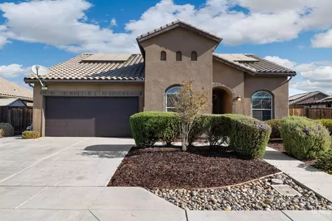 9512 Red Pine Dr, Shafter, CA 93263 photo 4