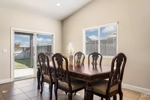 9512 Red Pine Dr, Shafter, CA 93263 photo 13