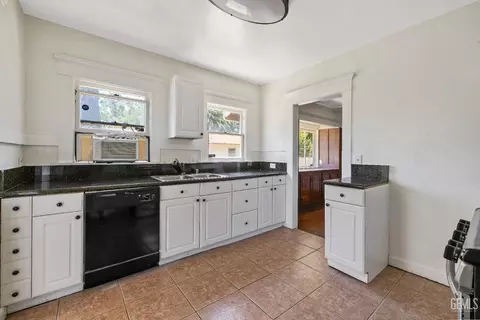 Kitchen - 2020 B St, Bakersfield, CA 93301 photo 4 of 4