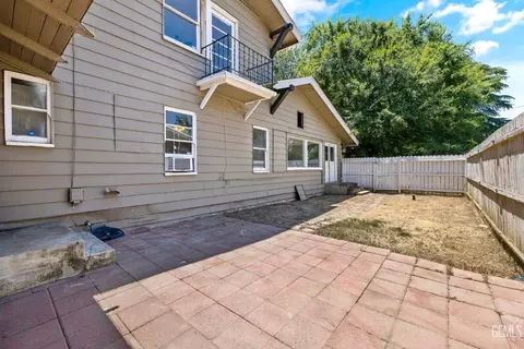 Exterior - 2020 B St, Bakersfield, CA 93301 photo 10 of 10
