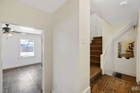 Entry Way - 2020 B St, Bakersfield, CA 93301 photo 4 of 7