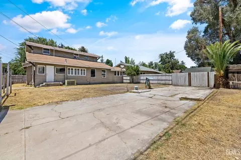 Exterior - 2020 B St, Bakersfield, CA 93301 photo 8 of 10
