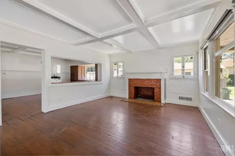 Living - 2020 B St, Bakersfield, CA 93301 photo 2 of 6