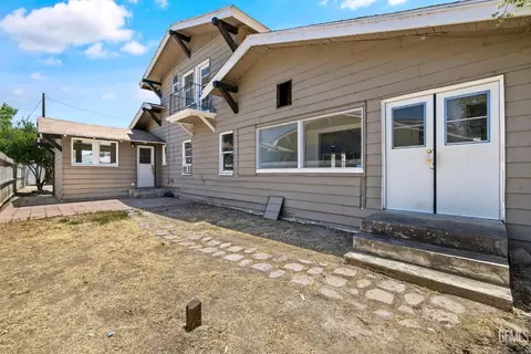 Exterior - 2020 B St, Bakersfield, CA 93301 photo 5 of 10