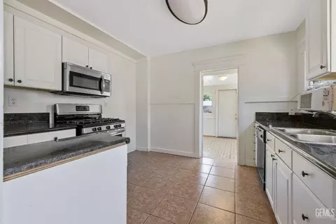 Kitchen - 2020 B St, Bakersfield, CA 93301 photo 2 of 4