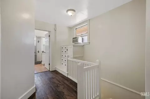 Entry Way - 2020 B St, Bakersfield, CA 93301 photo 6 of 7