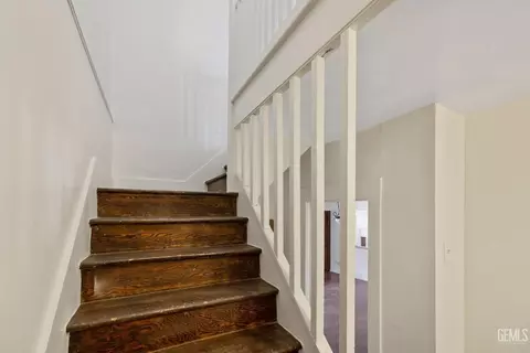Entry Way - 2020 B St, Bakersfield, CA 93301 photo 5 of 7