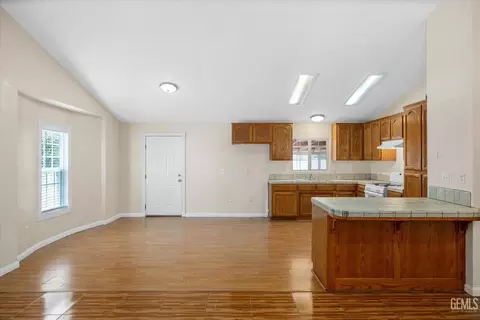500 Dunninger St, Bakersfield, CA 93307 photo 9