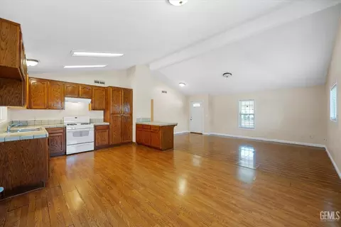 500 Dunninger St, Bakersfield, CA 93307 photo 16