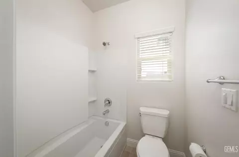 9121 Red Pine Dr, Shafter, CA 93263 photo 16