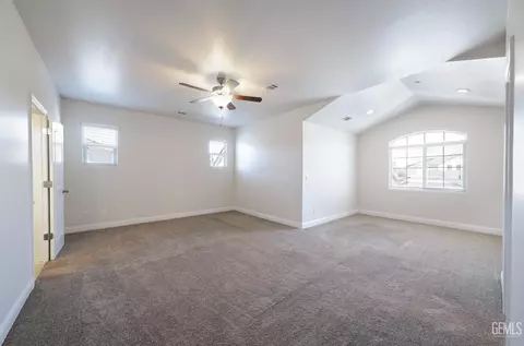 9121 Red Pine Dr, Shafter, CA 93263 photo 7