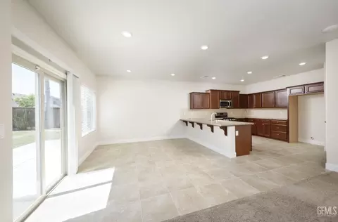 9121 Red Pine Dr, Shafter, CA 93263 photo 23