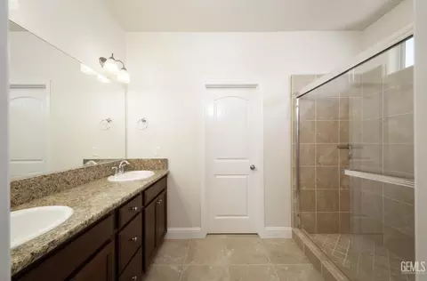9121 Red Pine Dr, Shafter, CA 93263 photo 10